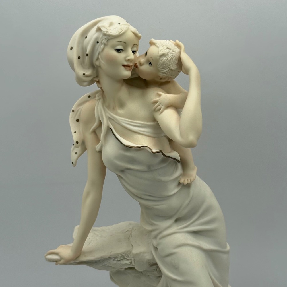 Giuseppe Armani Soft Kiss Un Piccolo Bacio Figurine 0470-F Florence Italy 1993